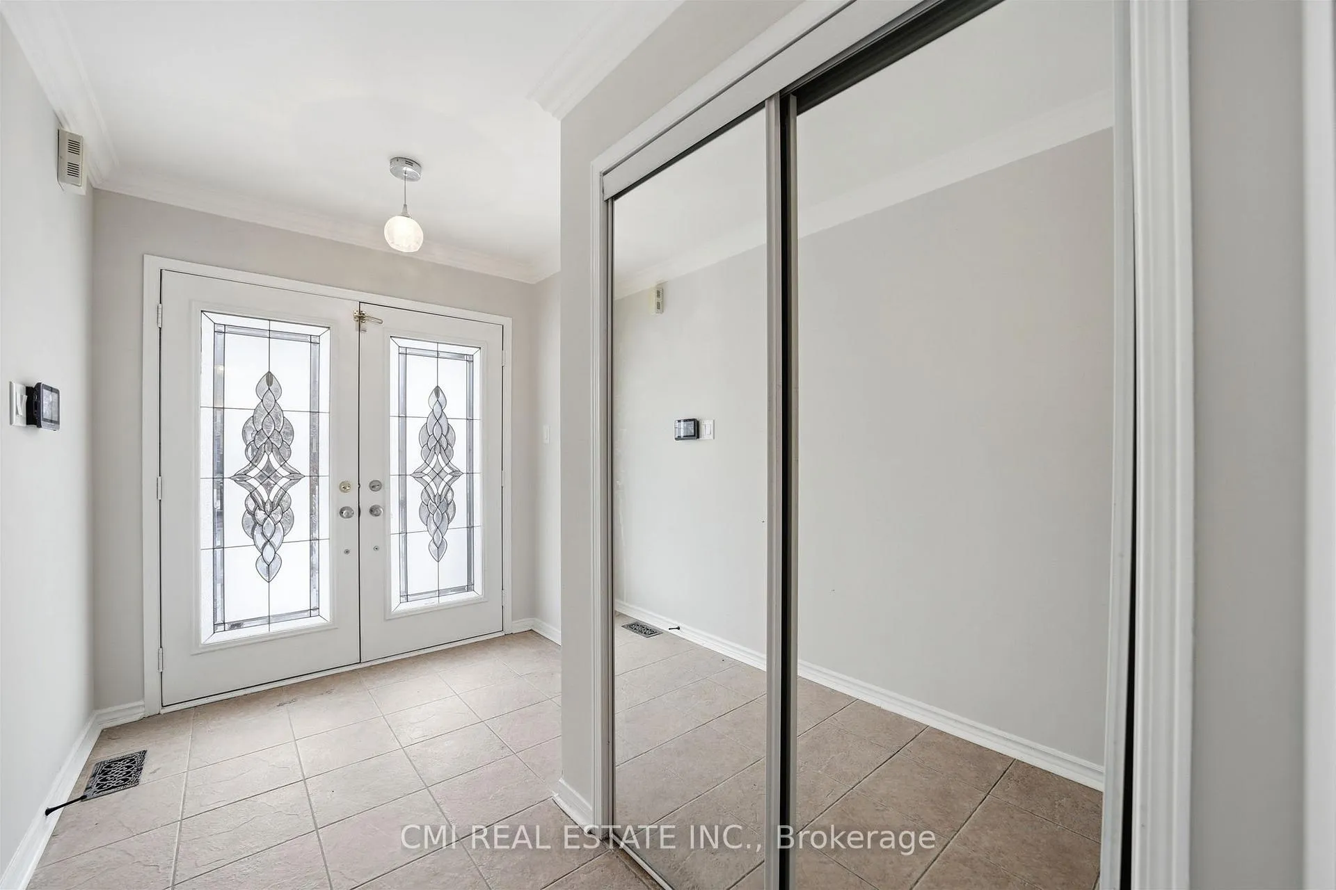 Photo 5 of 107 Venice Gate Drive, Vaughan, Vellore Village — HOMEH