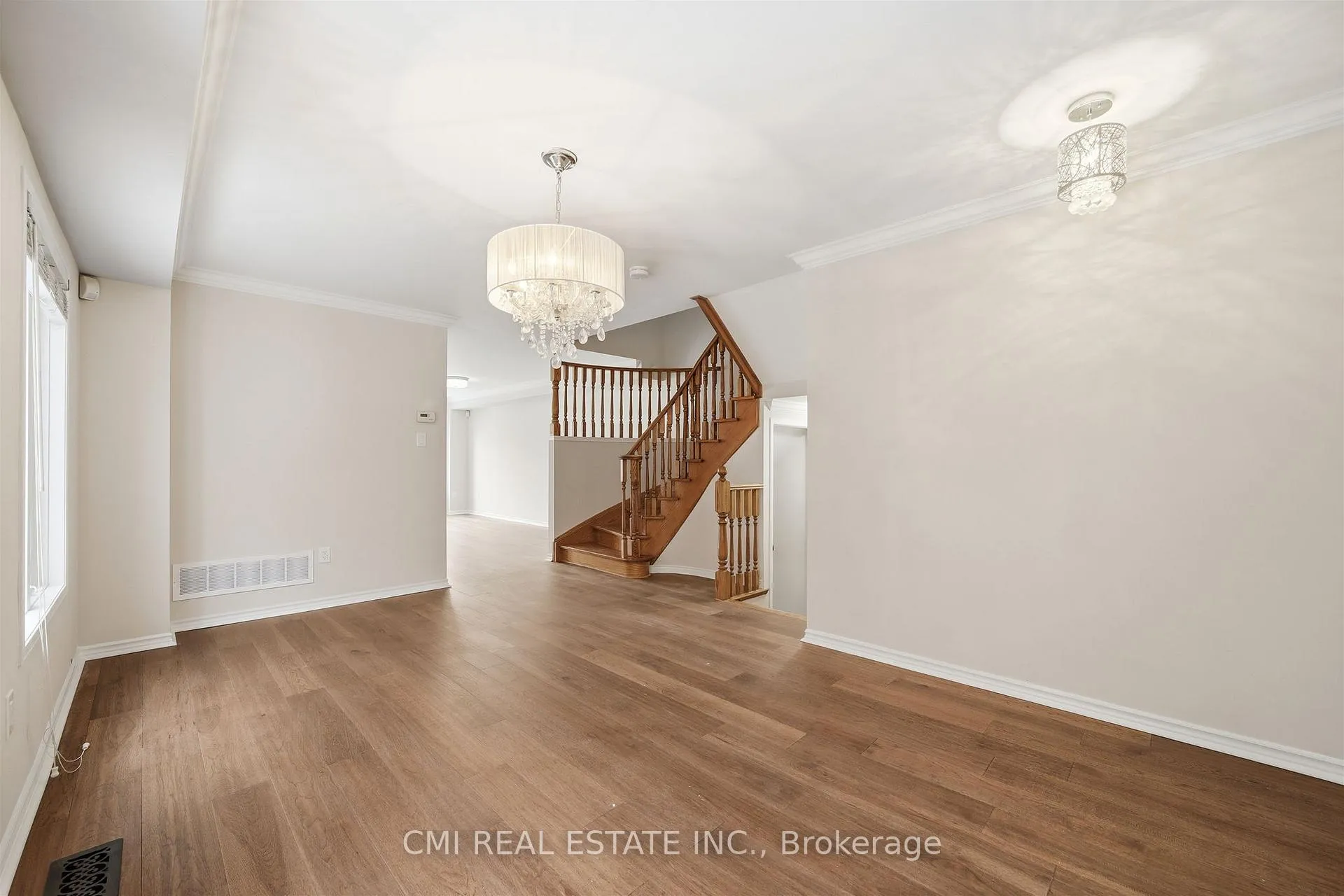Photo 7 of 107 Venice Gate Drive, Vaughan, Vellore Village — HOMEH