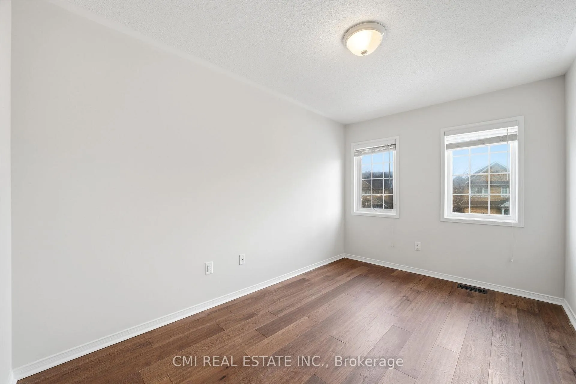 Photo 18 of 107 Venice Gate Drive, Vaughan, Vellore Village — HOMEH