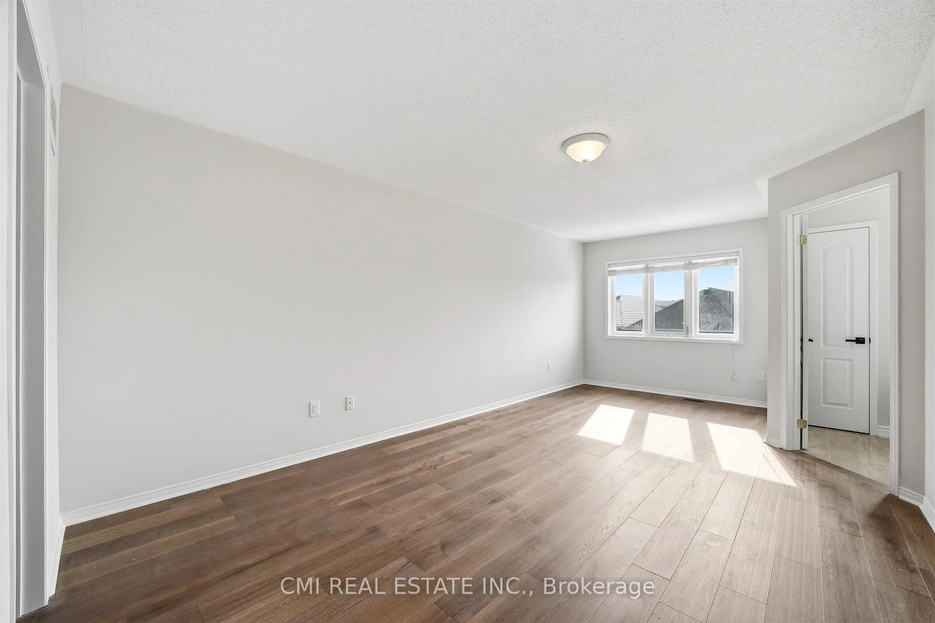 Photo 21 of 107 Venice Gate Drive, Vaughan, Vellore Village — HOMEH