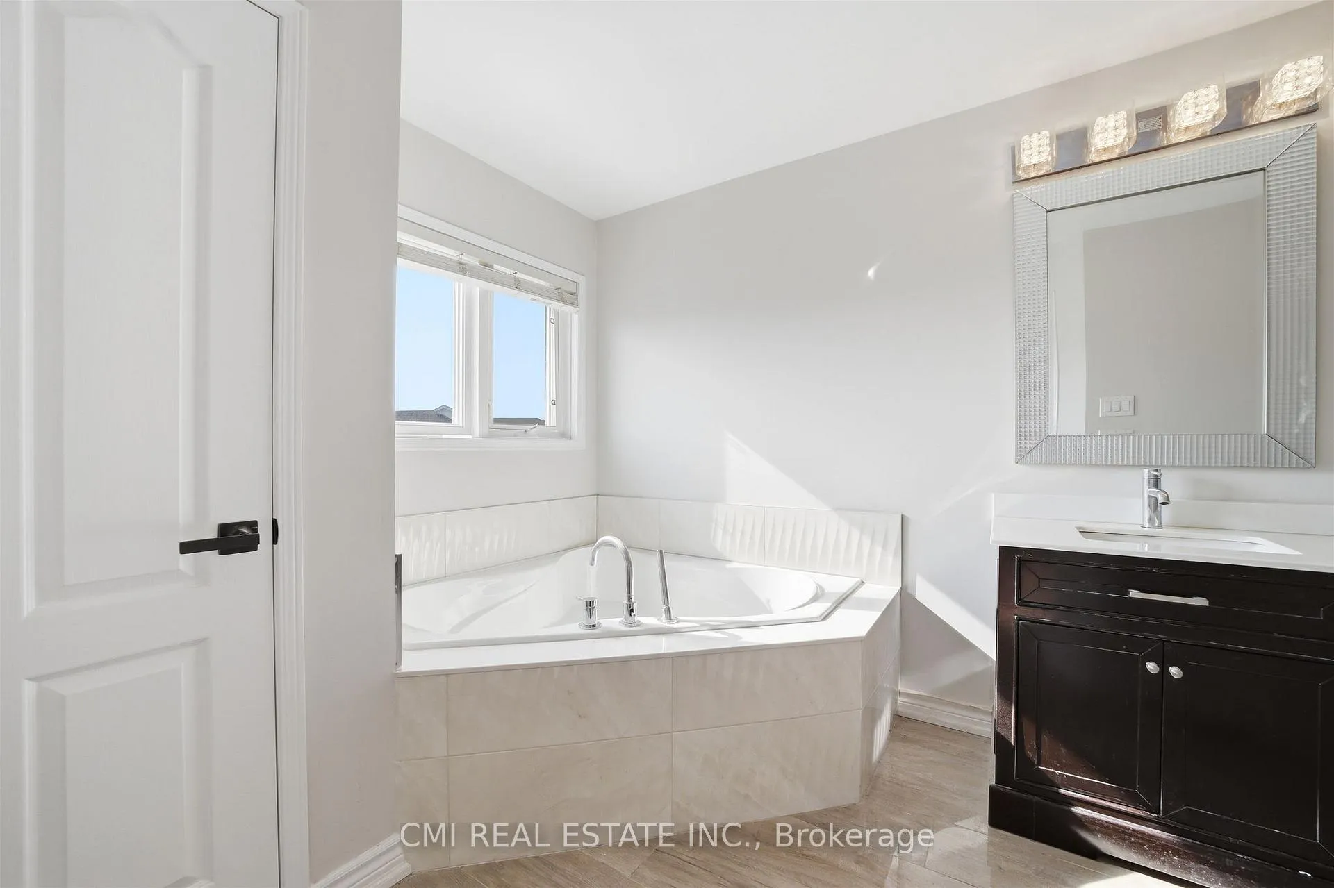 Photo 22 of 107 Venice Gate Drive, Vaughan, Vellore Village — HOMEH