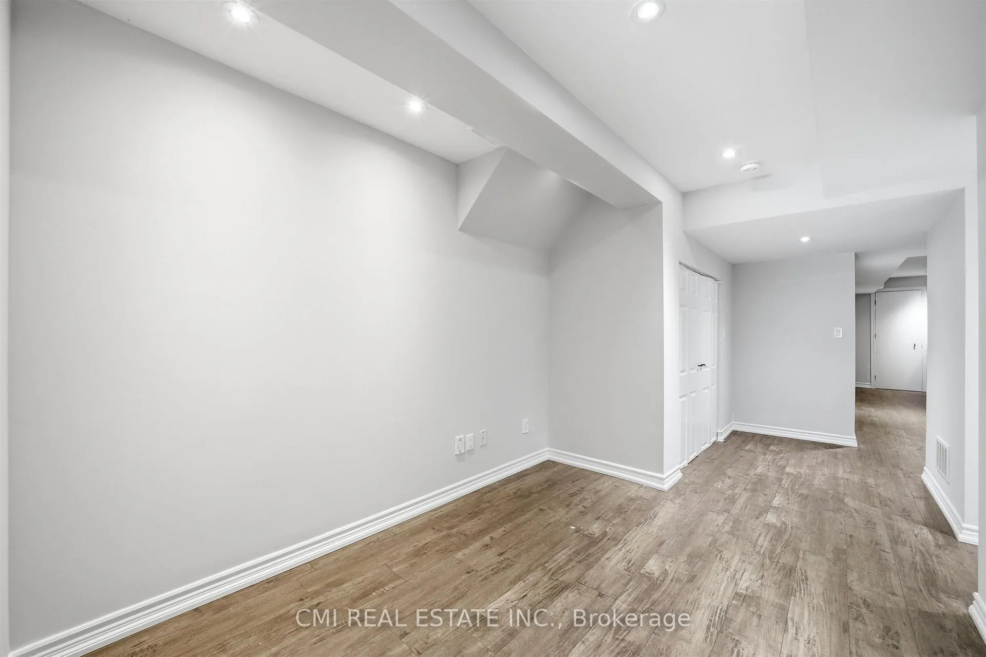 Photo 32 of 107 Venice Gate Drive, Vaughan, Vellore Village — HOMEH