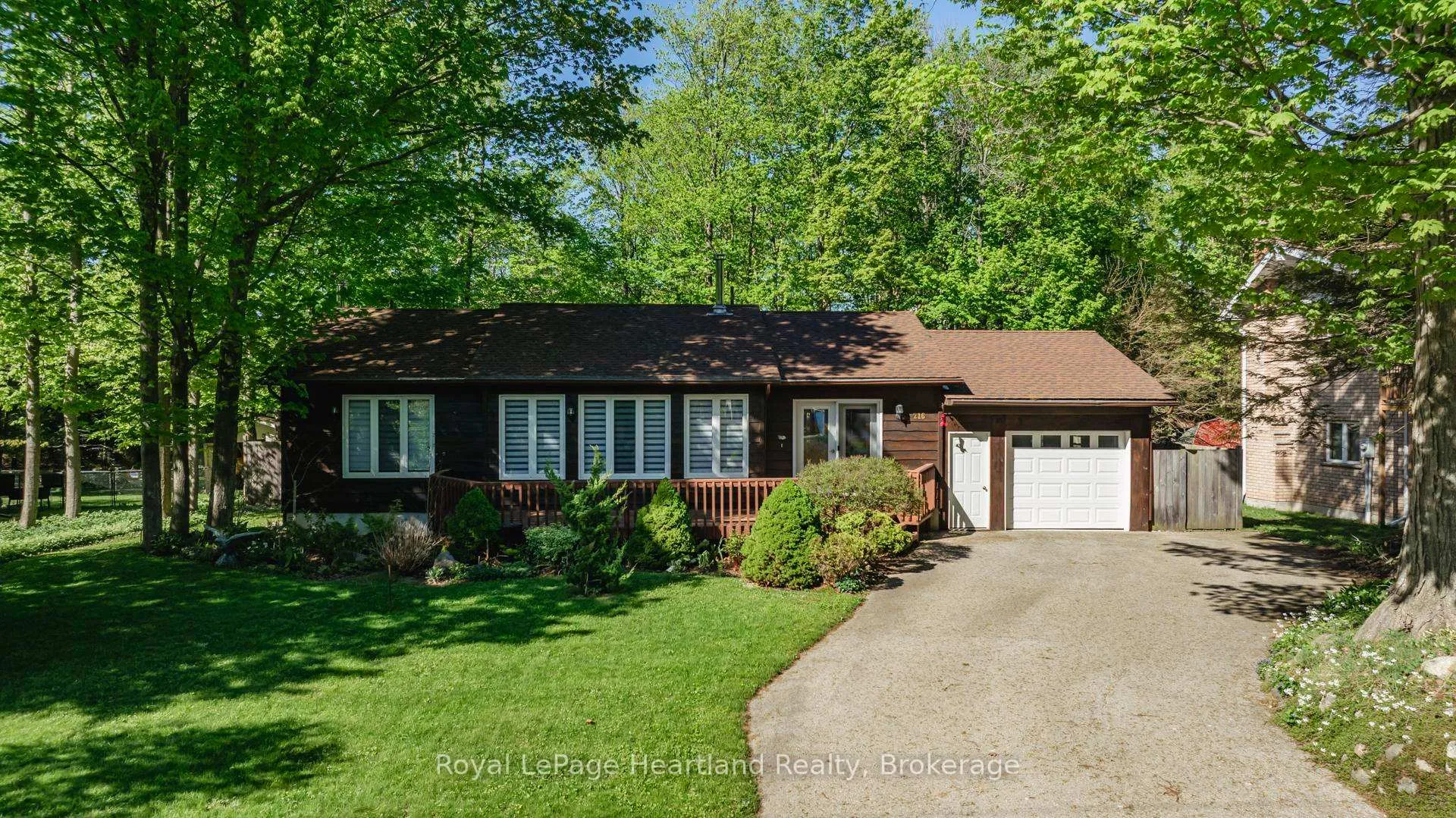 Front of 216 Shadywood Crescent