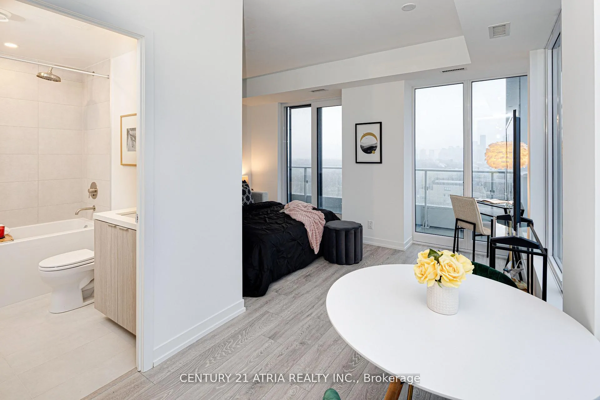 Photo 5 of Unit 1820, 2020 Bathurst Street, Toronto, Humewood-Cedarvale — HOMEH