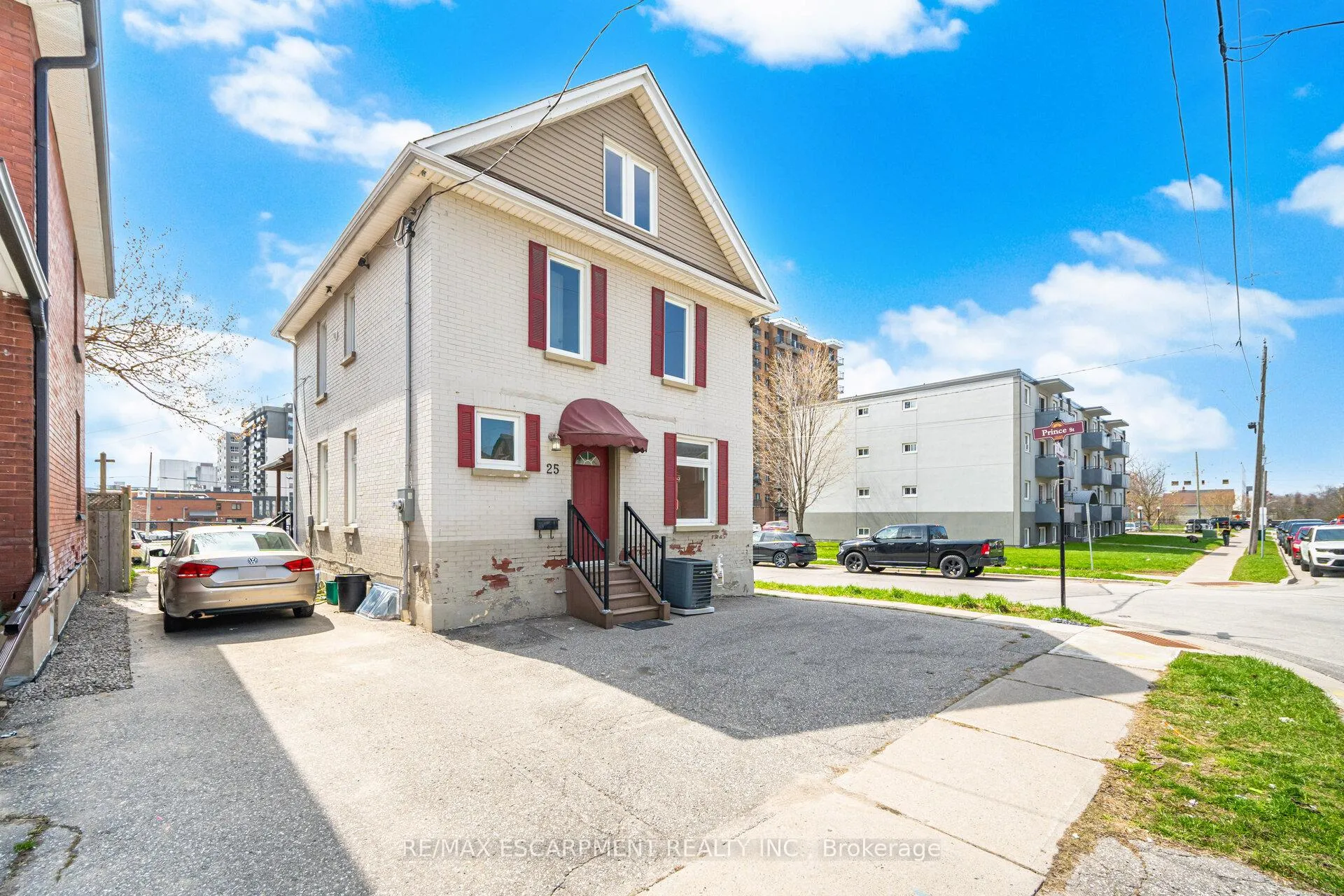 Photo 2 of 25 Colborne Street W, Oshawa, O'Neill — HOMEH