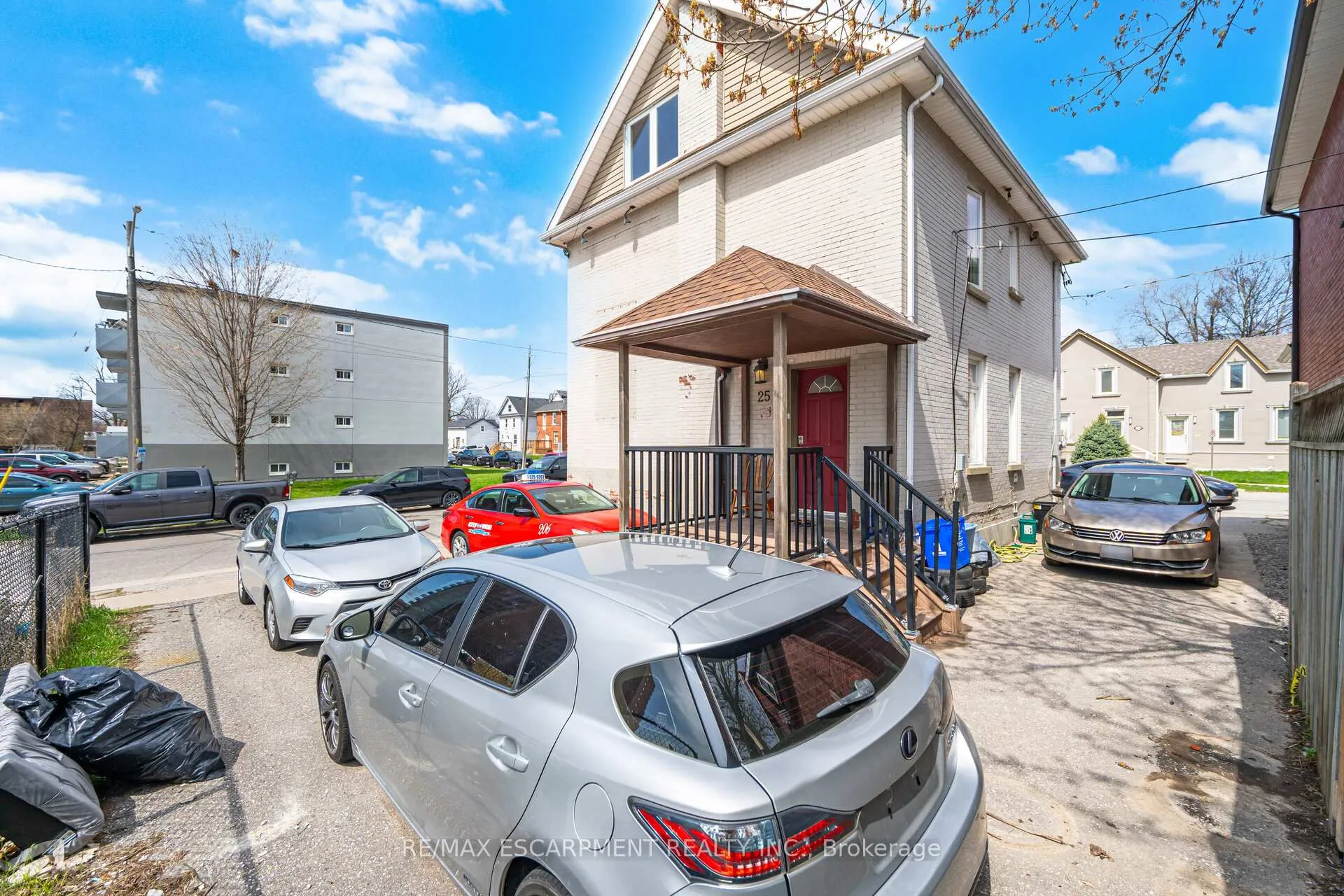 Photo 6 of 25 Colborne Street W, Oshawa, O'Neill — HOMEH