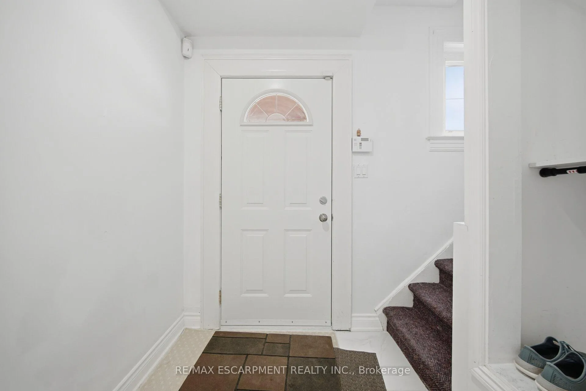 Photo 8 of 25 Colborne Street W, Oshawa, O'Neill — HOMEH
