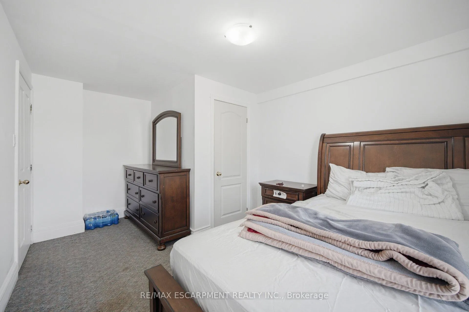 Photo 19 of 25 Colborne Street W, Oshawa, O'Neill — HOMEH