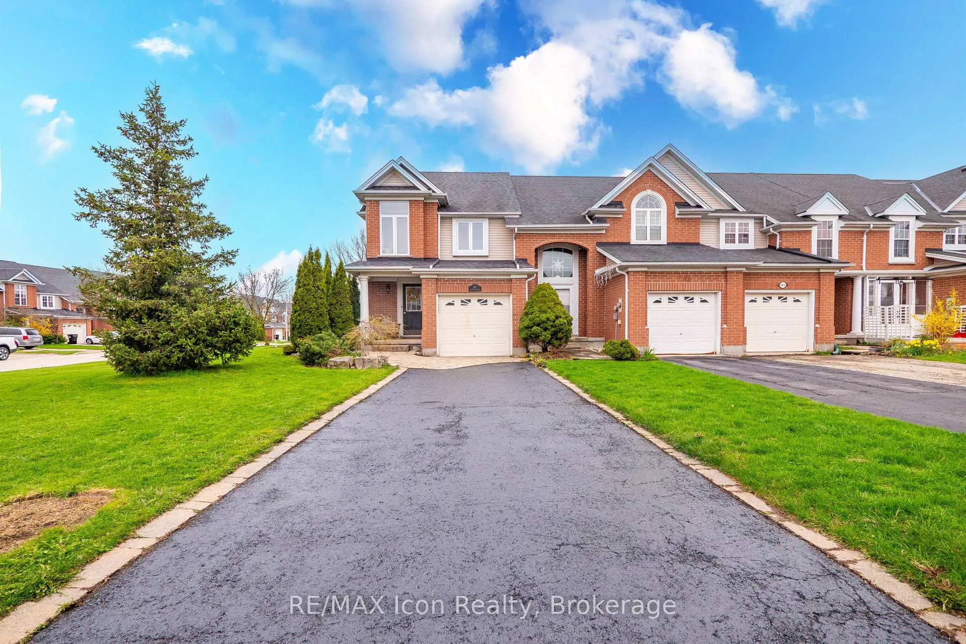 Photo 3 of 537 Beaver Creek Crescent, Waterloo, Columbia Forest — HOMEH