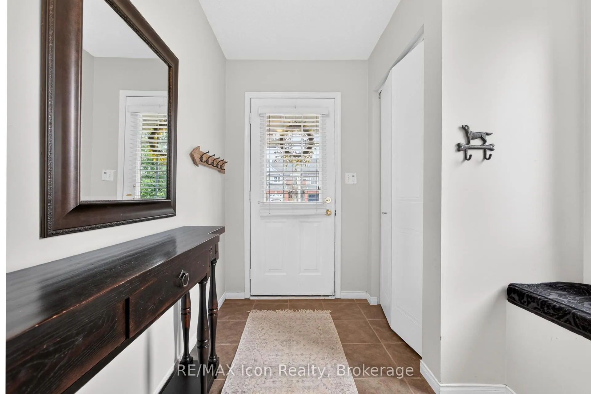 Photo 6 of 537 Beaver Creek Crescent, Waterloo, Columbia Forest — HOMEH