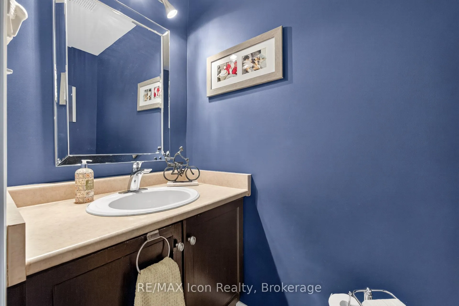 Photo 8 of 537 Beaver Creek Crescent, Waterloo, Columbia Forest — HOMEH