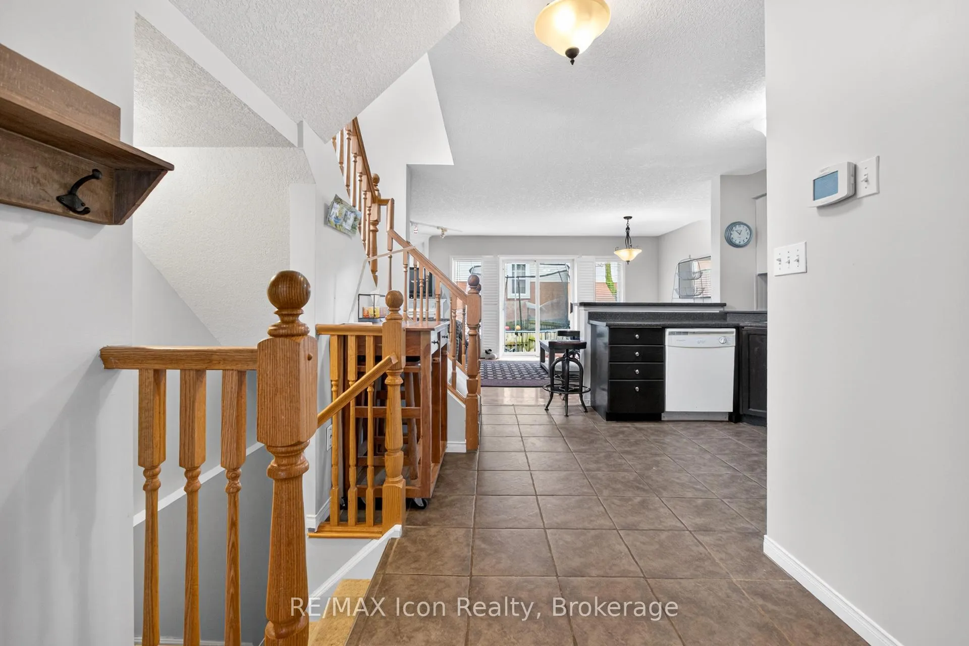 Photo 9 of 537 Beaver Creek Crescent, Waterloo, Columbia Forest — HOMEH