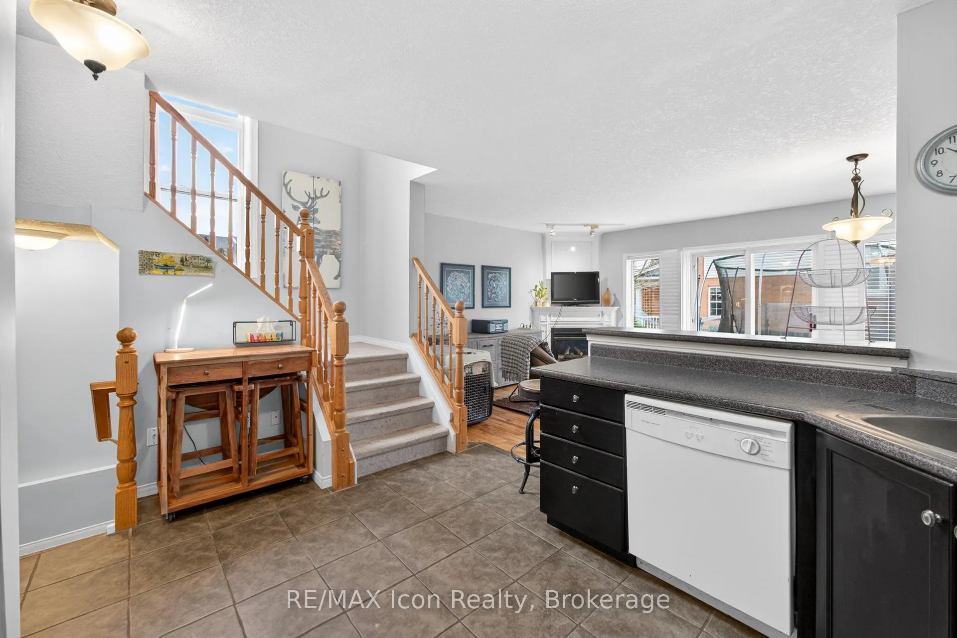 Photo 15 of 537 Beaver Creek Crescent, Waterloo, Columbia Forest — HOMEH