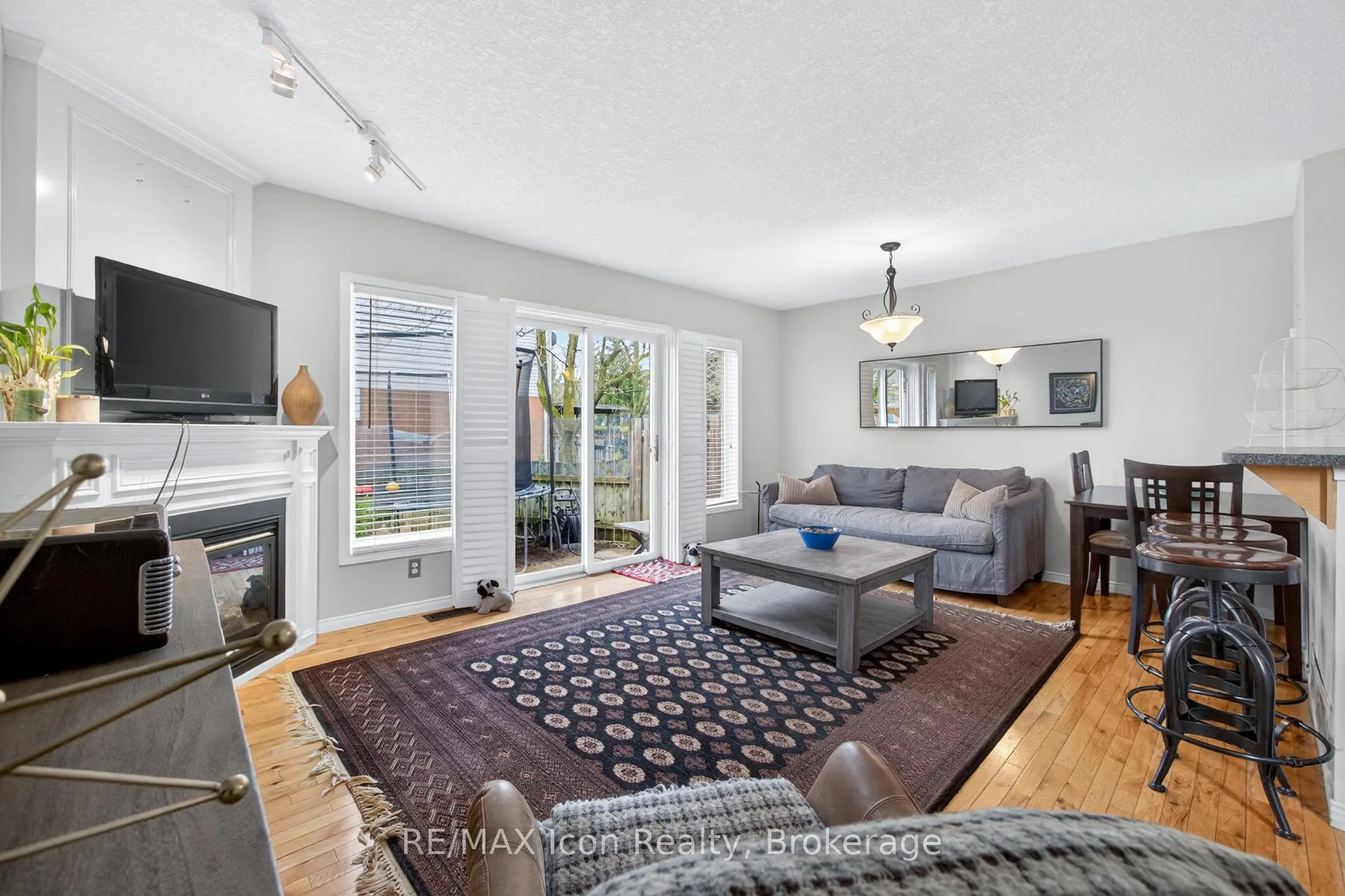 Photo 16 of 537 Beaver Creek Crescent, Waterloo, Columbia Forest — HOMEH