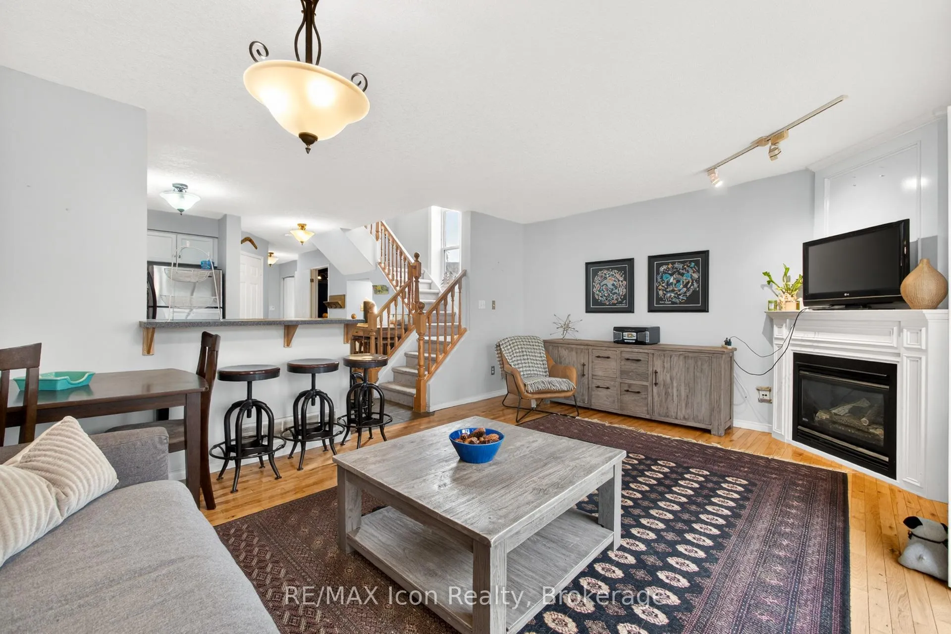 Photo 18 of 537 Beaver Creek Crescent, Waterloo, Columbia Forest — HOMEH