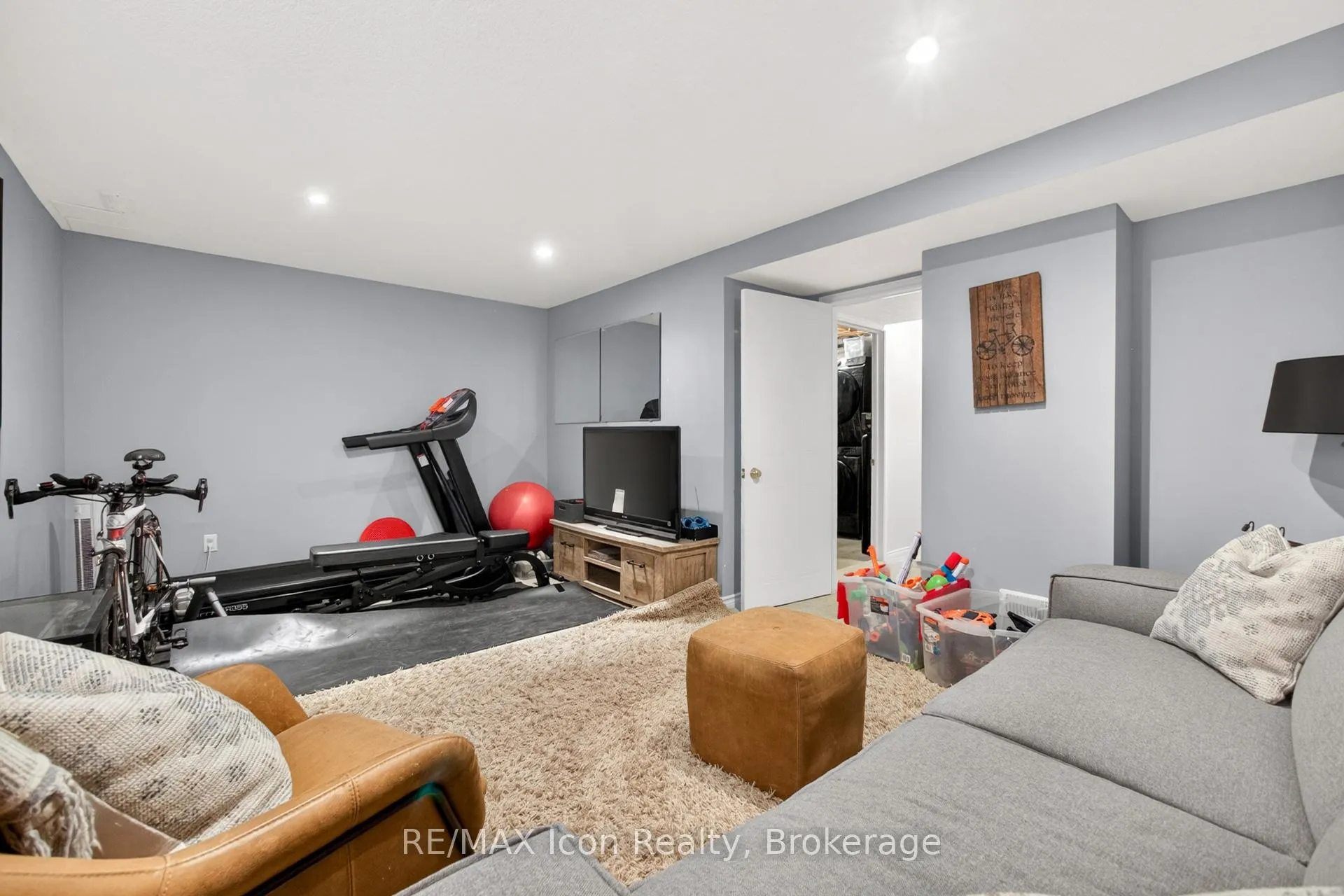 Photo 36 of 537 Beaver Creek Crescent, Waterloo, Columbia Forest — HOMEH