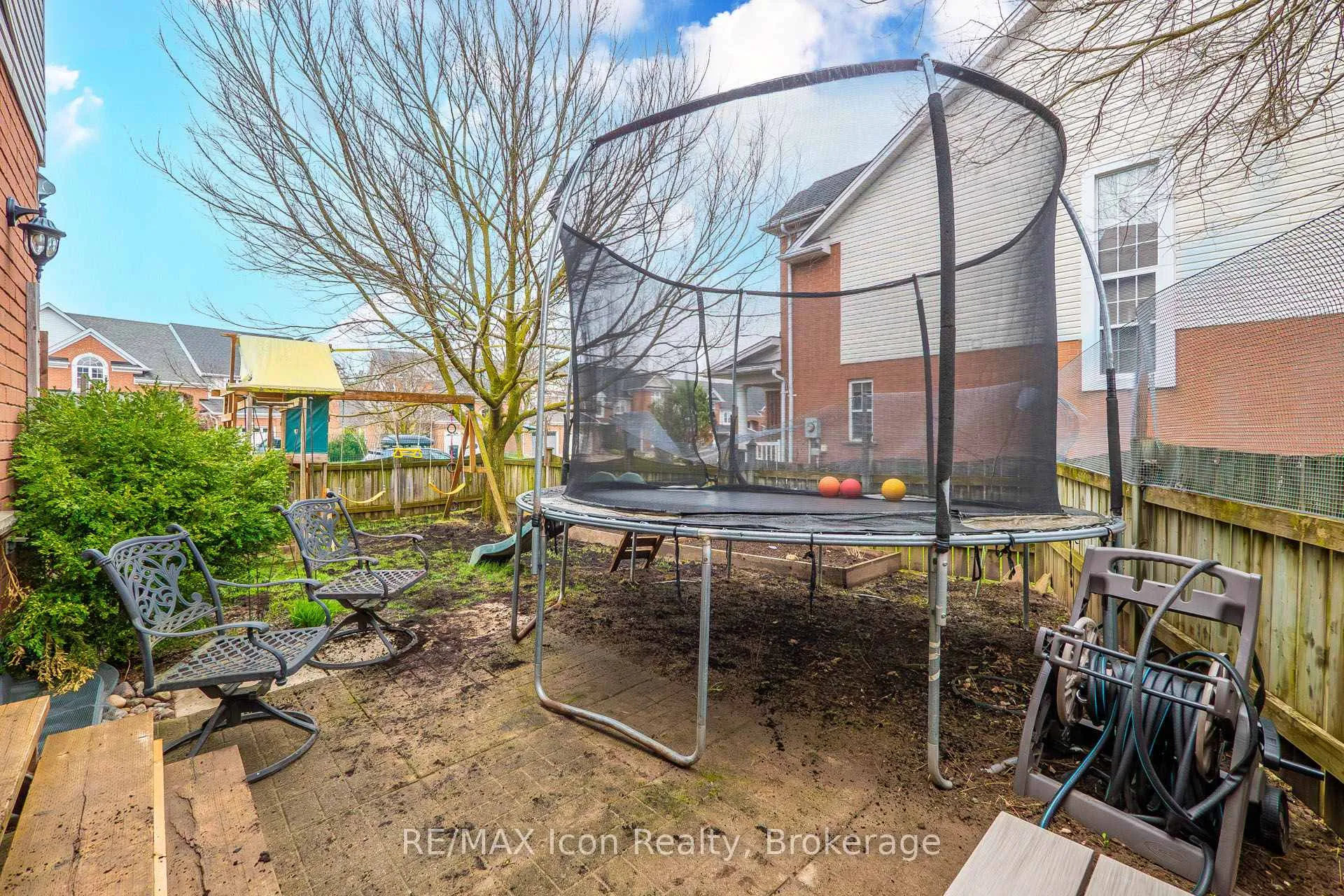 Photo 41 of 537 Beaver Creek Crescent, Waterloo, Columbia Forest — HOMEH