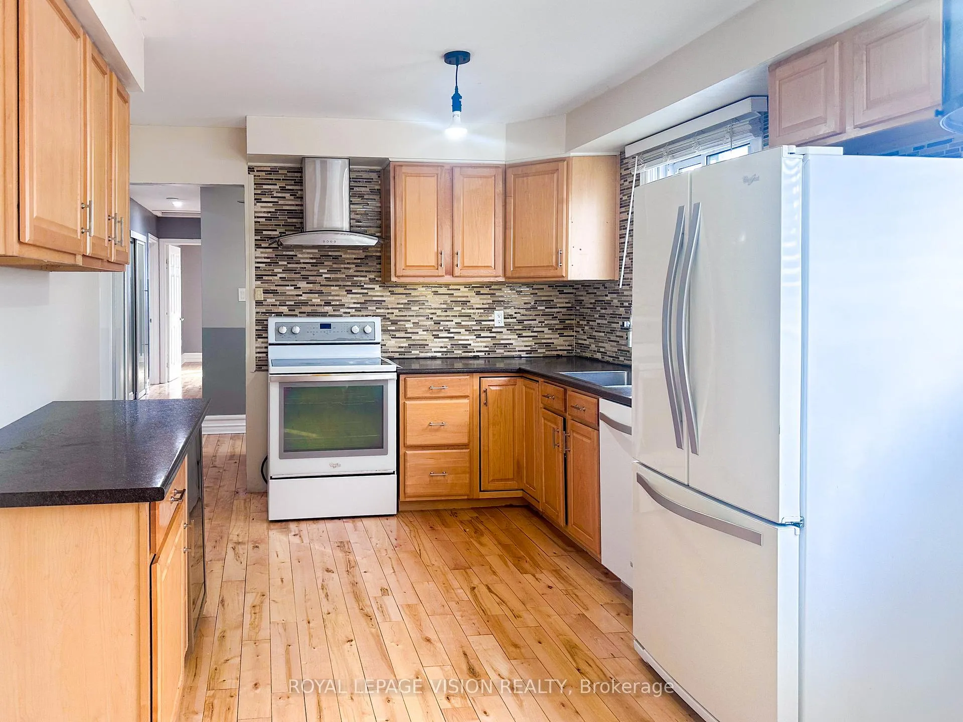 Photo 3 of 32 Goldring Drive, Whitby, Lynde Creek — HOMEH