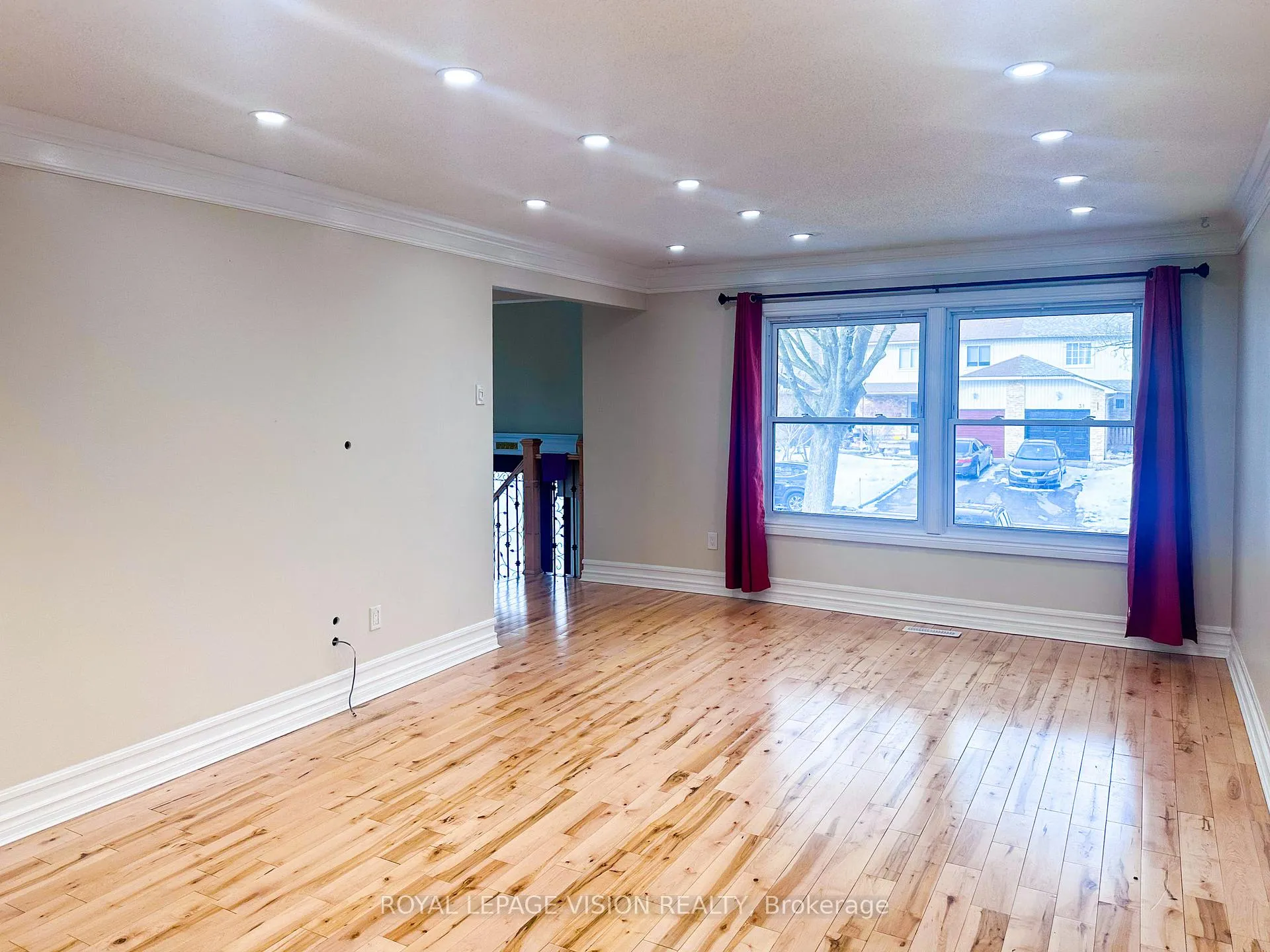 Photo 4 of 32 Goldring Drive, Whitby, Lynde Creek — HOMEH