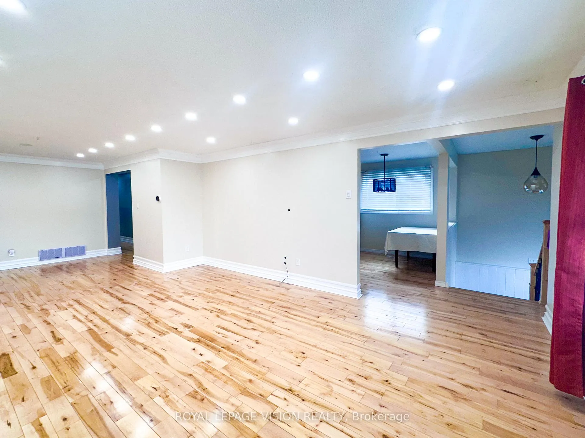 Photo 5 of 32 Goldring Drive, Whitby, Lynde Creek — HOMEH