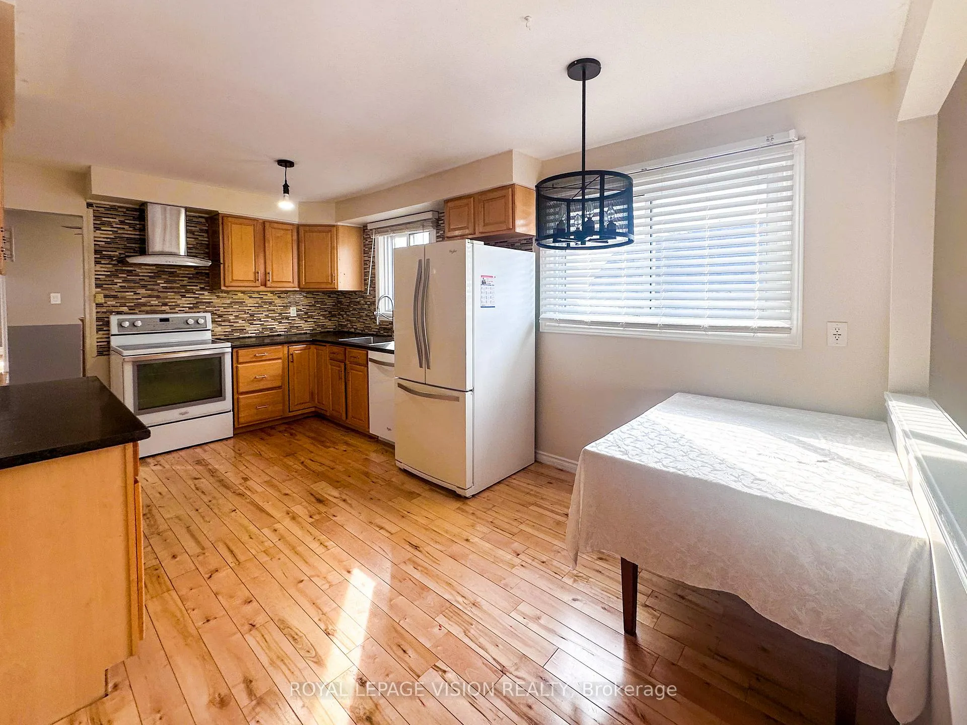 Photo 7 of 32 Goldring Drive, Whitby, Lynde Creek — HOMEH