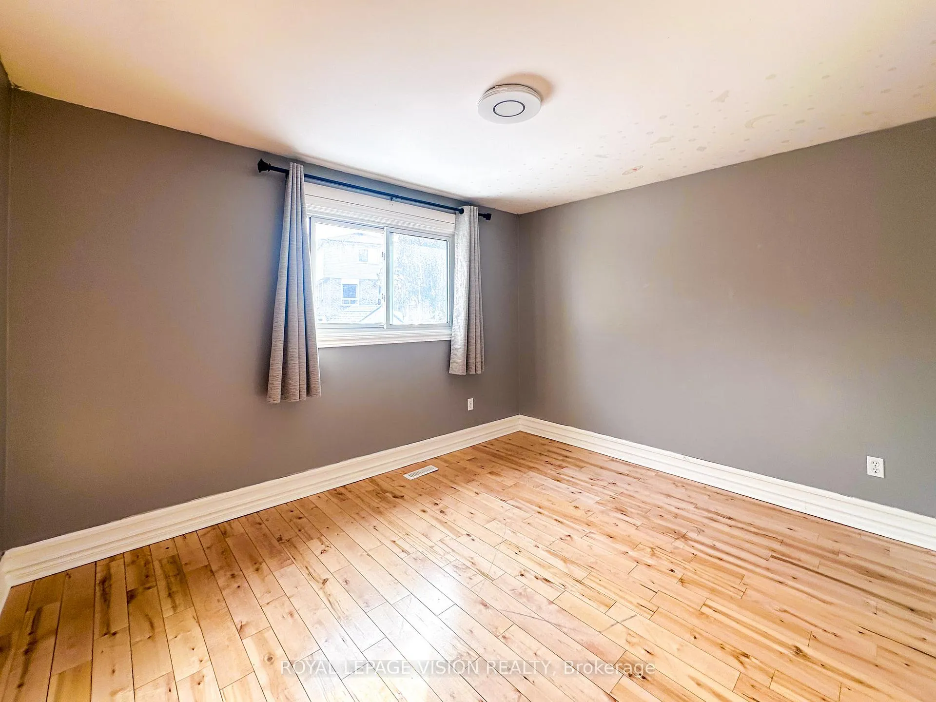 Photo 10 of 32 Goldring Drive, Whitby, Lynde Creek — HOMEH