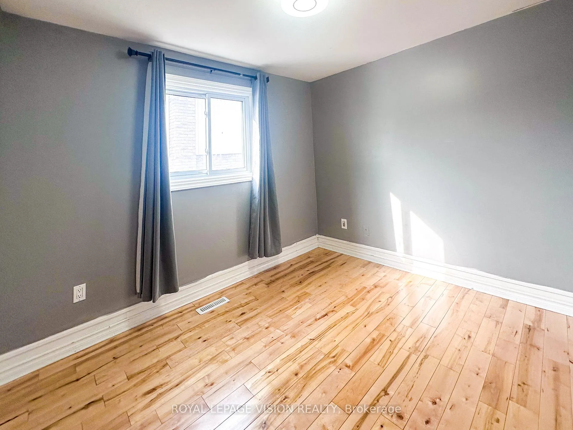 Photo 11 of 32 Goldring Drive, Whitby, Lynde Creek — HOMEH