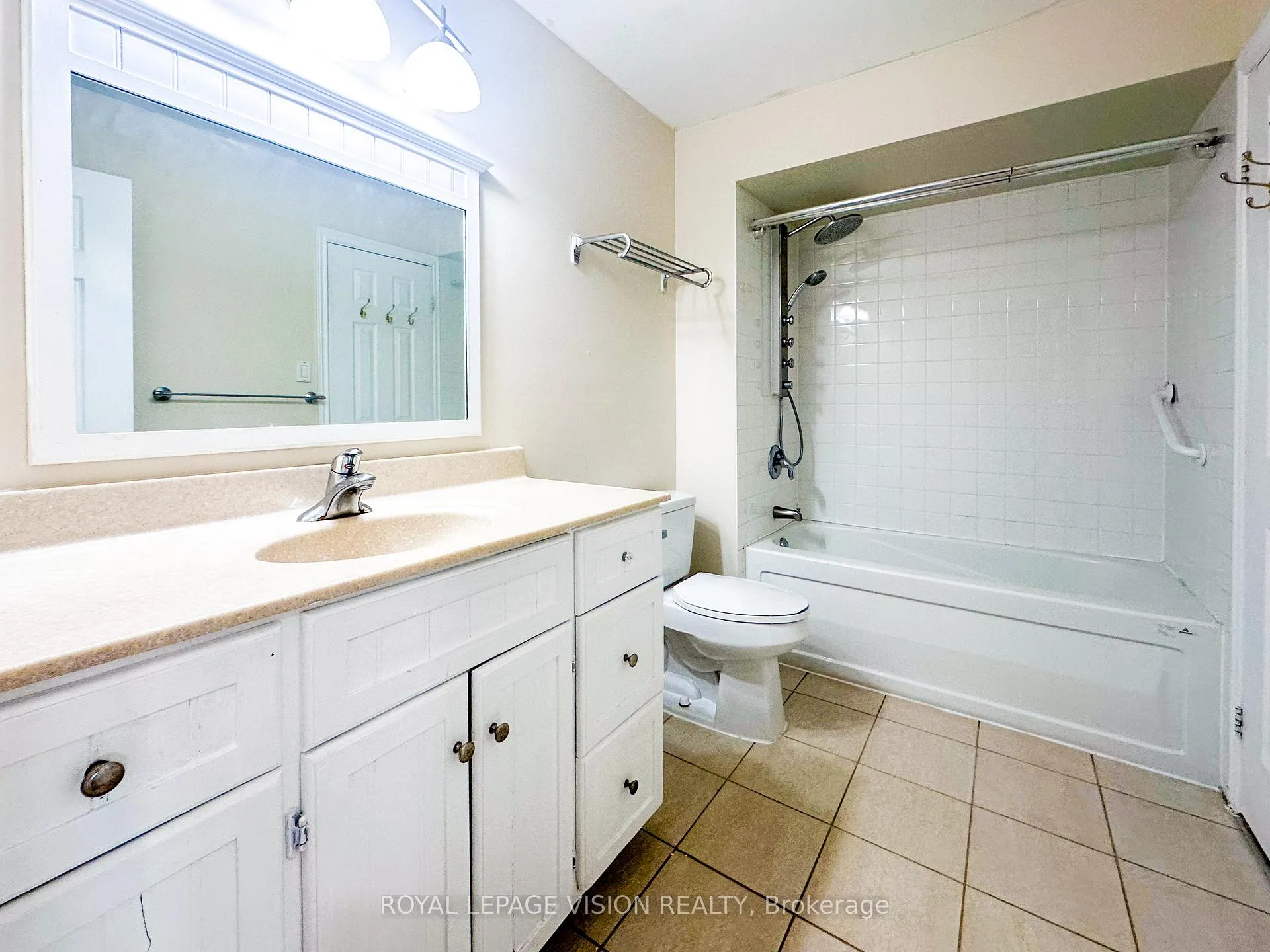 Photo 13 of 32 Goldring Drive, Whitby, Lynde Creek — HOMEH