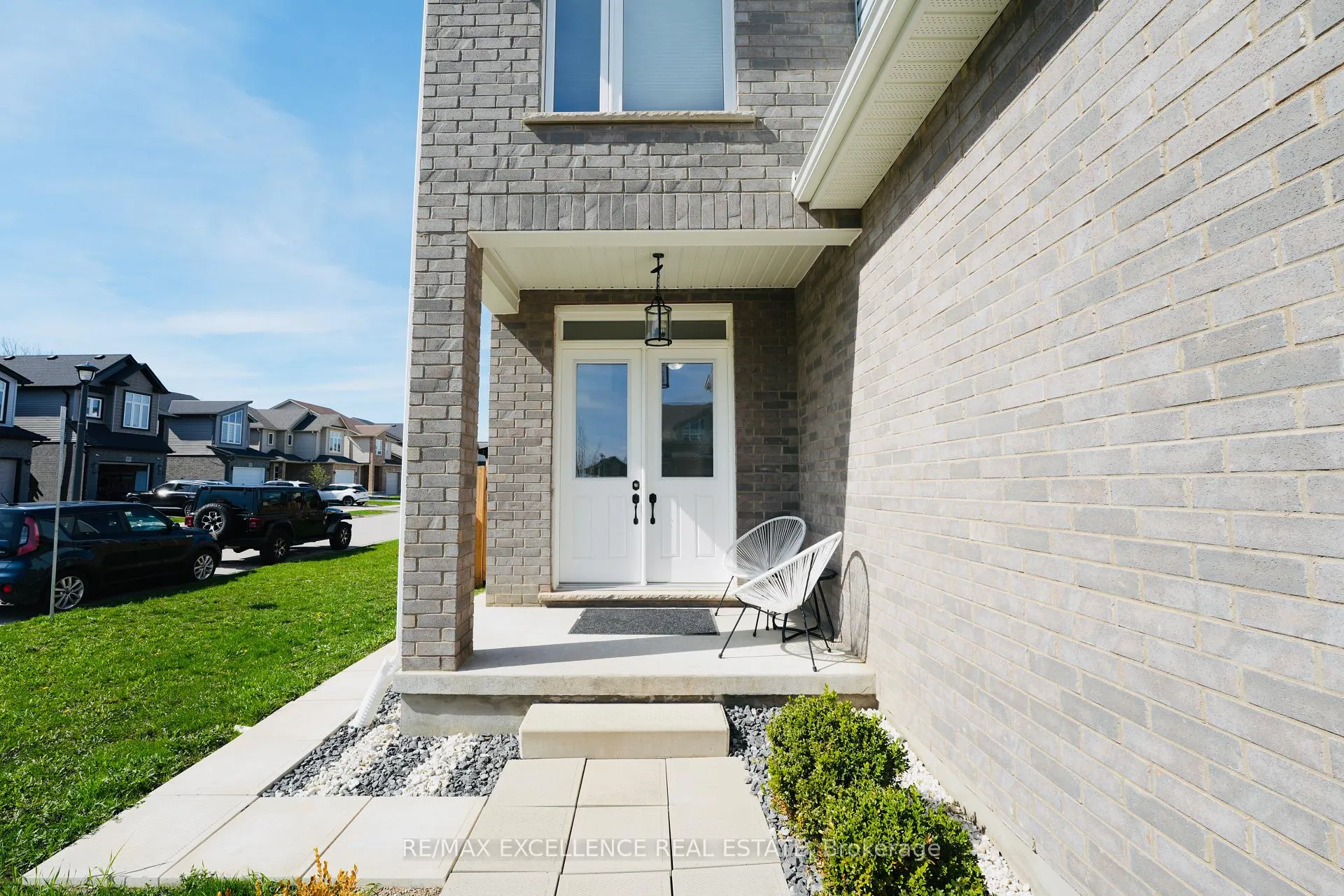 Photo 2 of 1689 Aukett Drive, London, North D — HOMEH