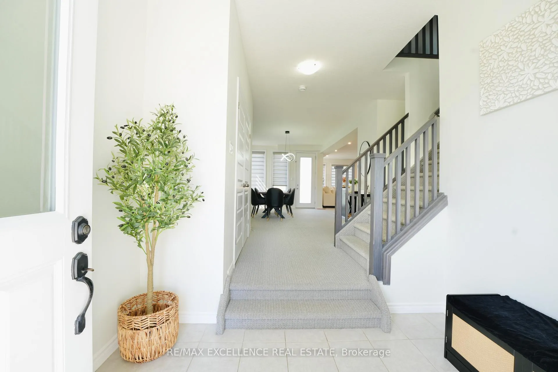 Photo 3 of 1689 Aukett Drive, London, North D — HOMEH