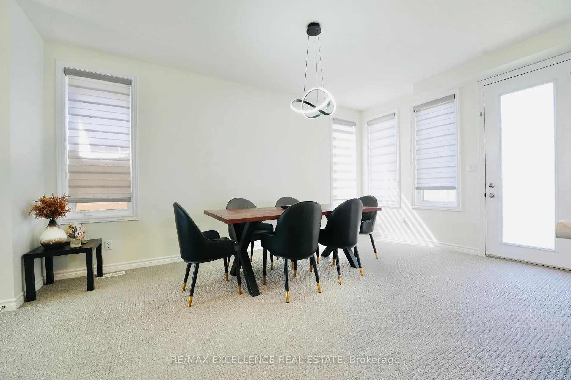 Photo 4 of 1689 Aukett Drive, London, North D — HOMEH