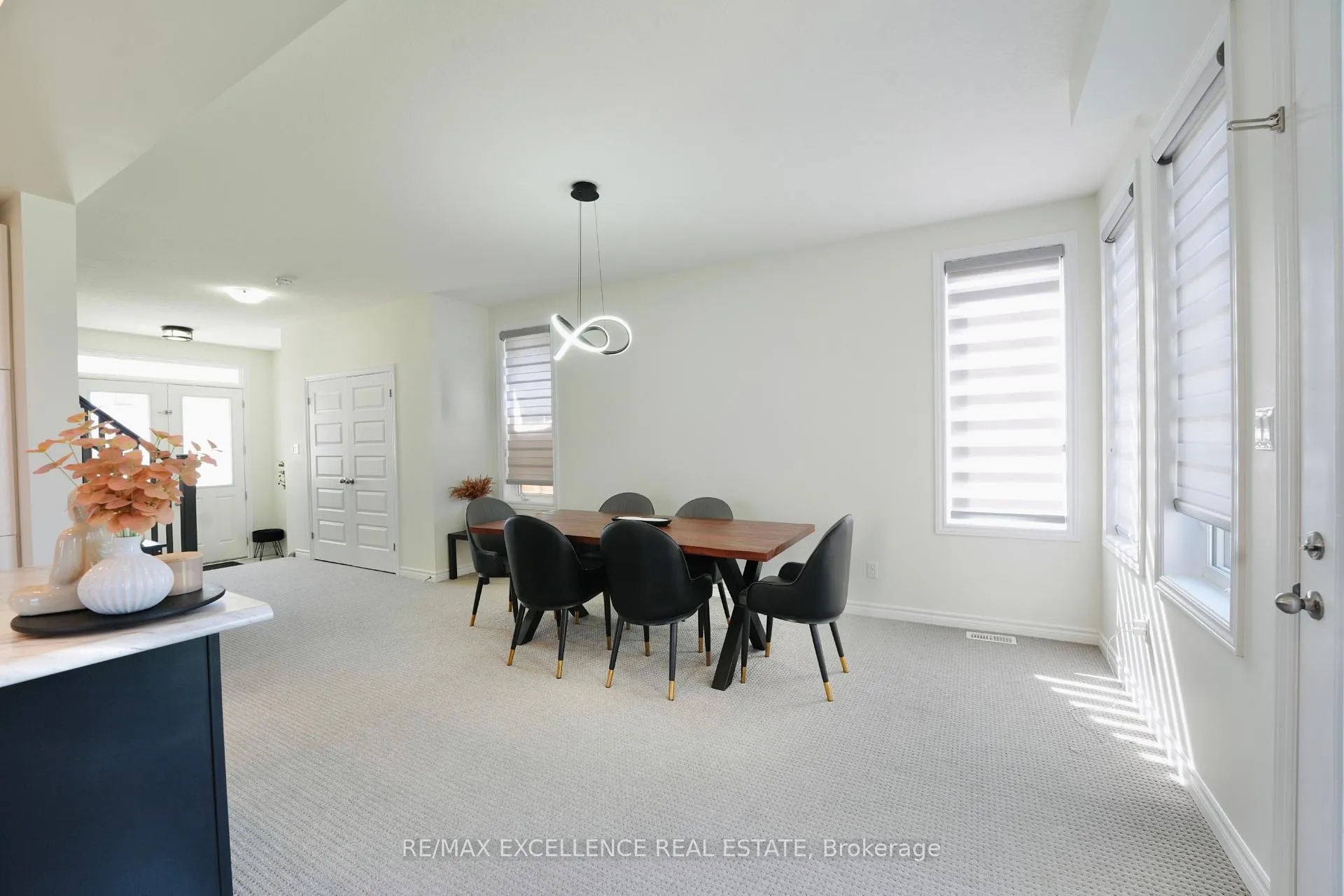 Photo 5 of 1689 Aukett Drive, London, North D — HOMEH