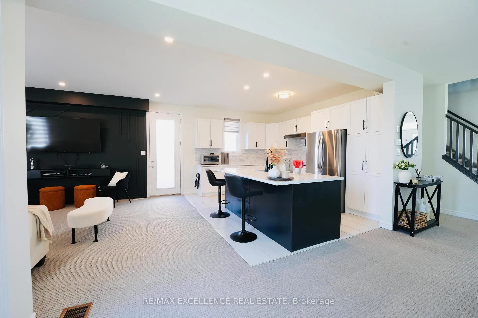 Photo 6 of 1689 Aukett Drive, London, North D — HOMEH