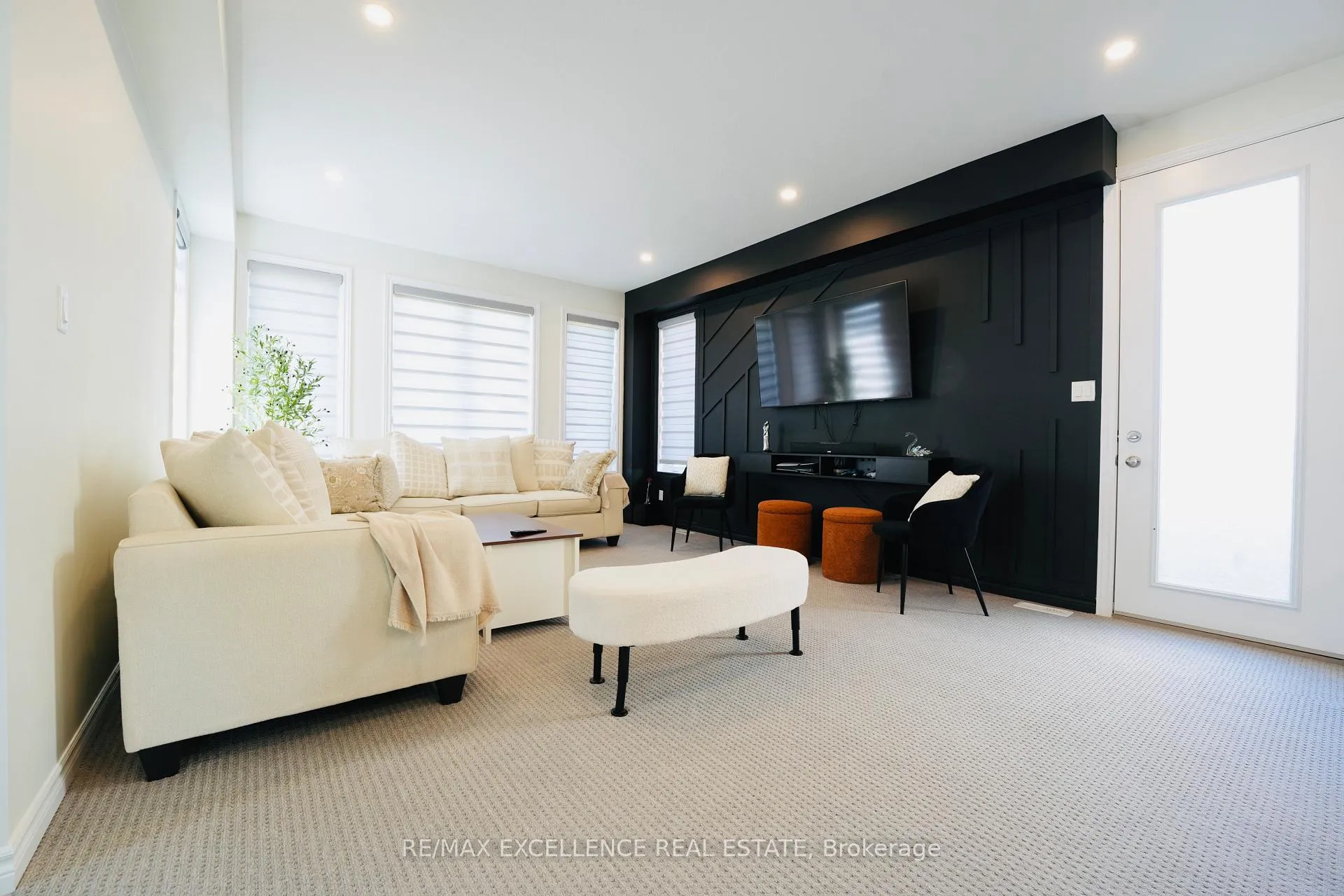 Photo 12 of 1689 Aukett Drive, London, North D — HOMEH