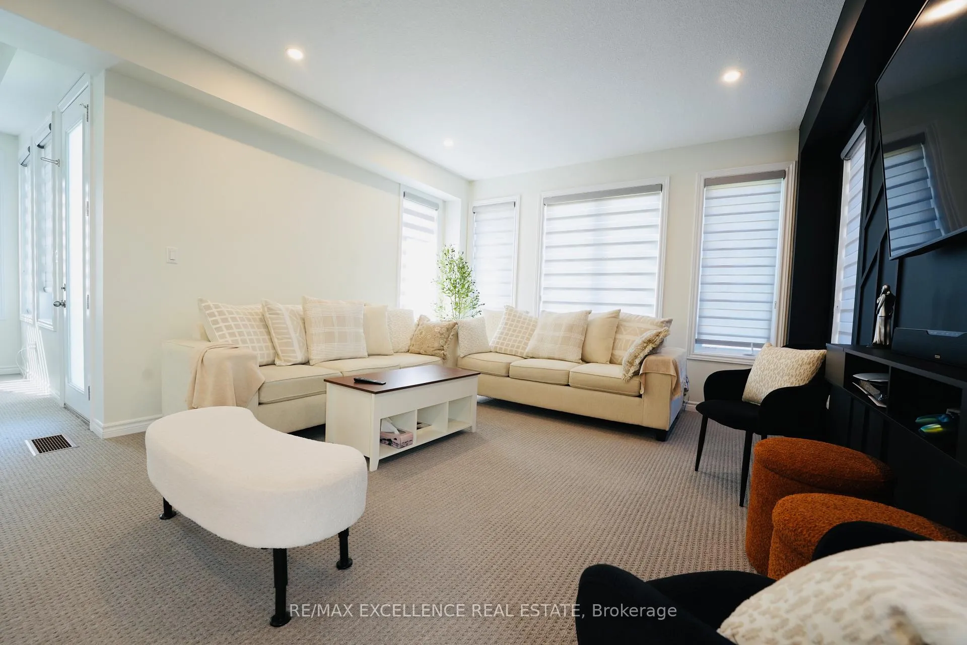 Photo 14 of 1689 Aukett Drive, London, North D — HOMEH