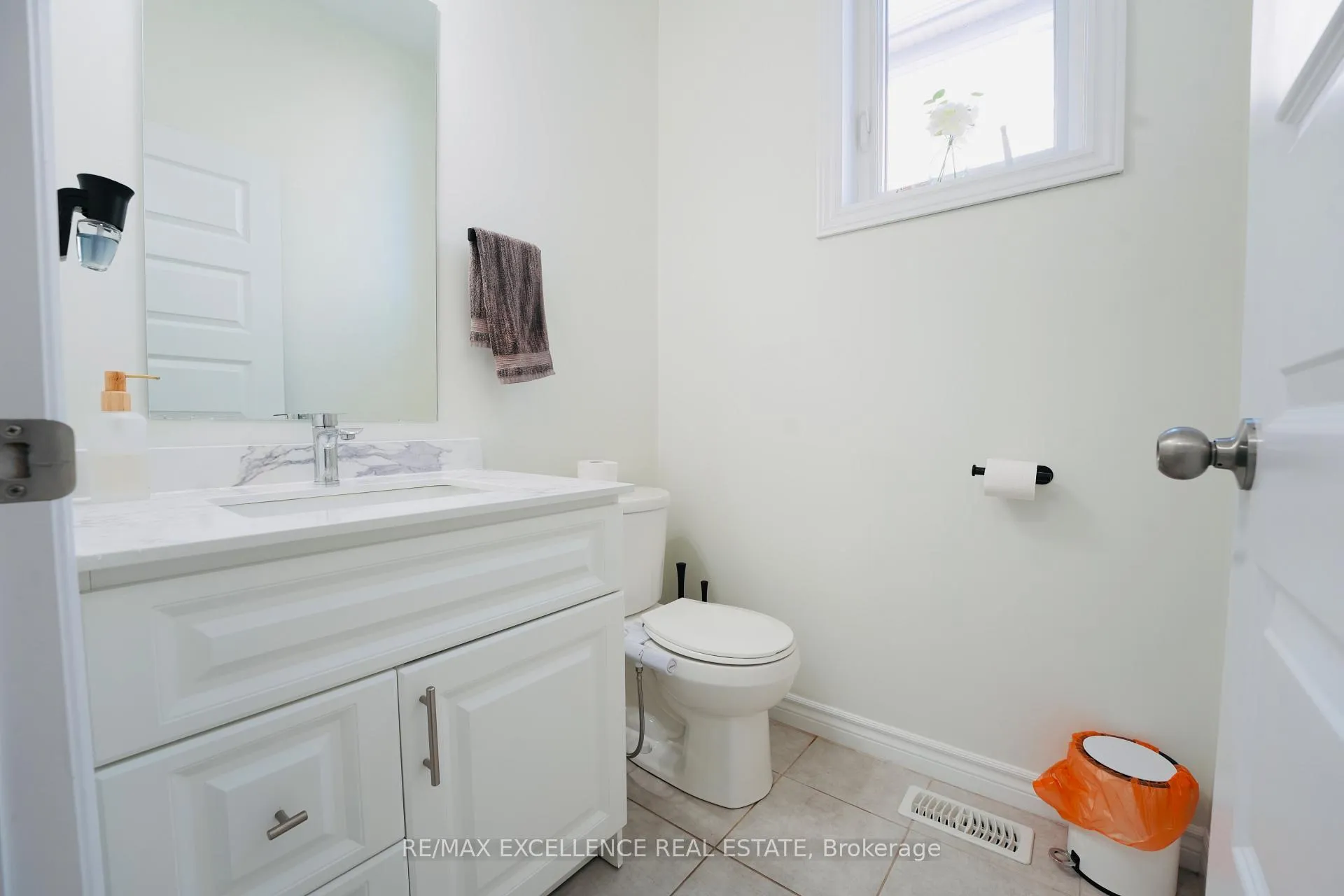 Photo 16 of 1689 Aukett Drive, London, North D — HOMEH