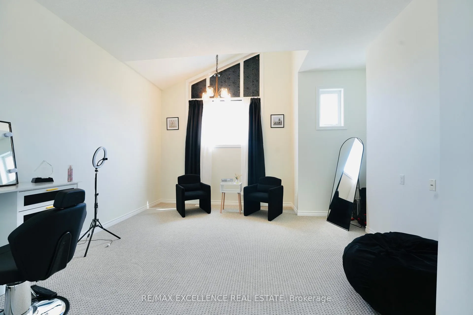 Photo 18 of 1689 Aukett Drive, London, North D — HOMEH
