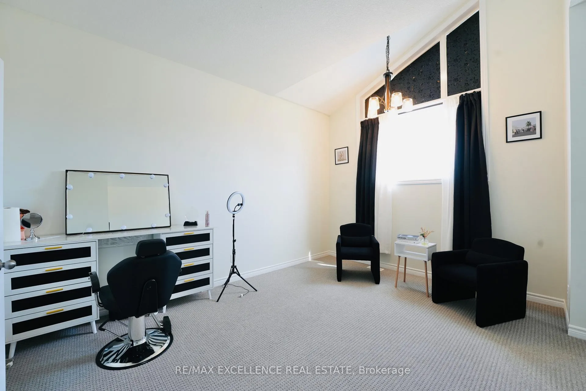 Photo 19 of 1689 Aukett Drive, London, North D — HOMEH