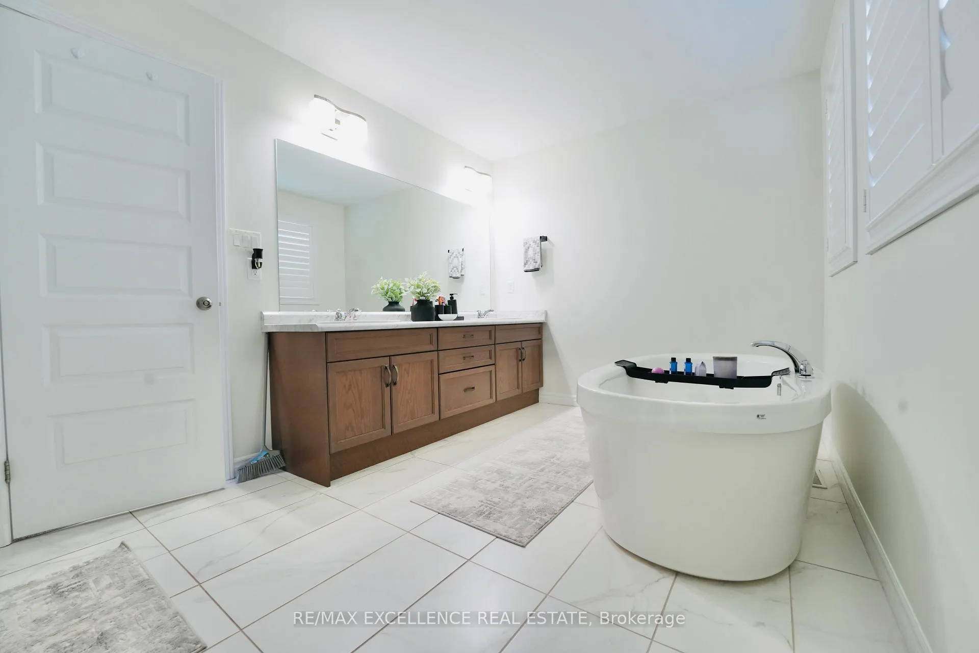 Photo 31 of 1689 Aukett Drive, London, North D — HOMEH