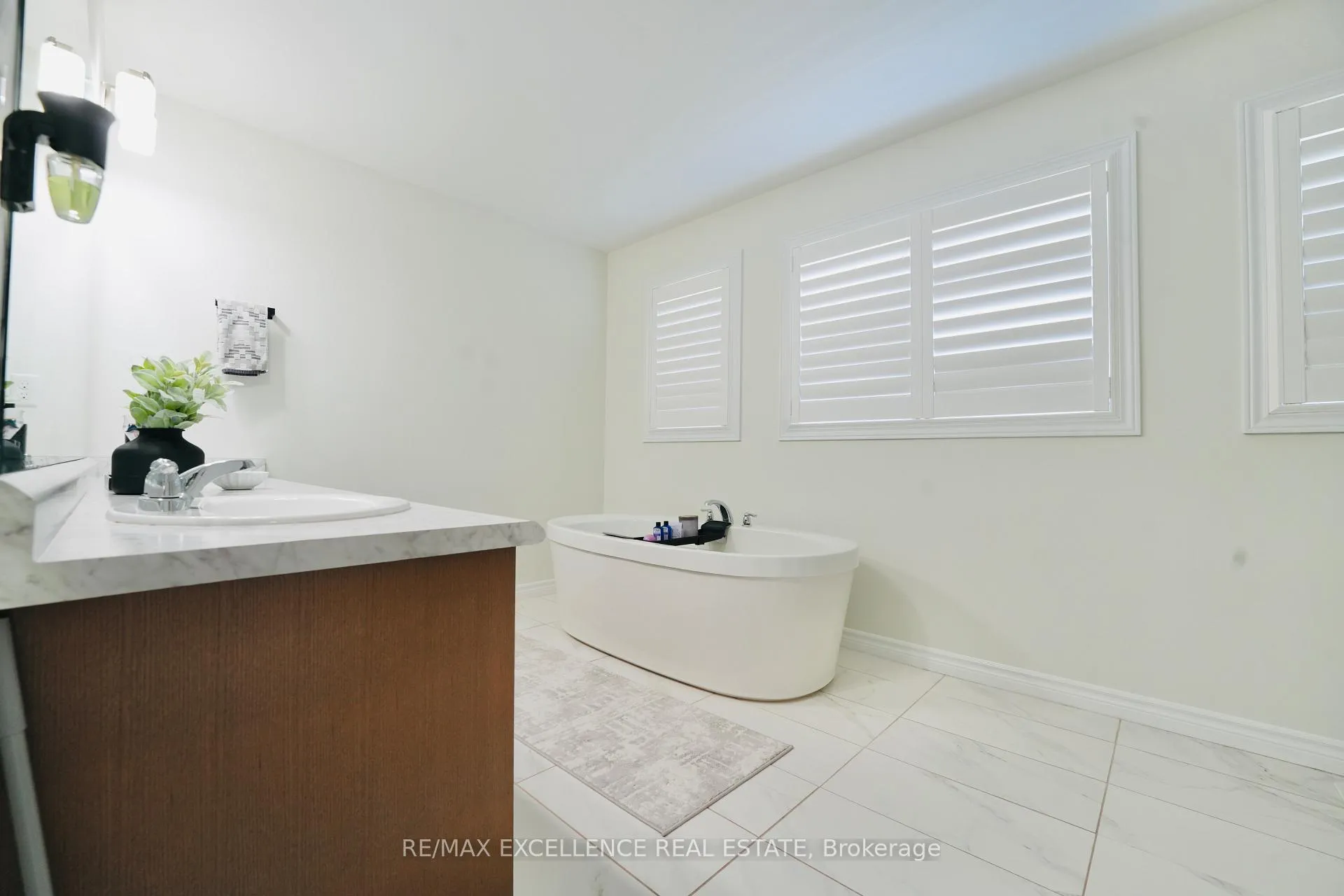 Photo 33 of 1689 Aukett Drive, London, North D — HOMEH