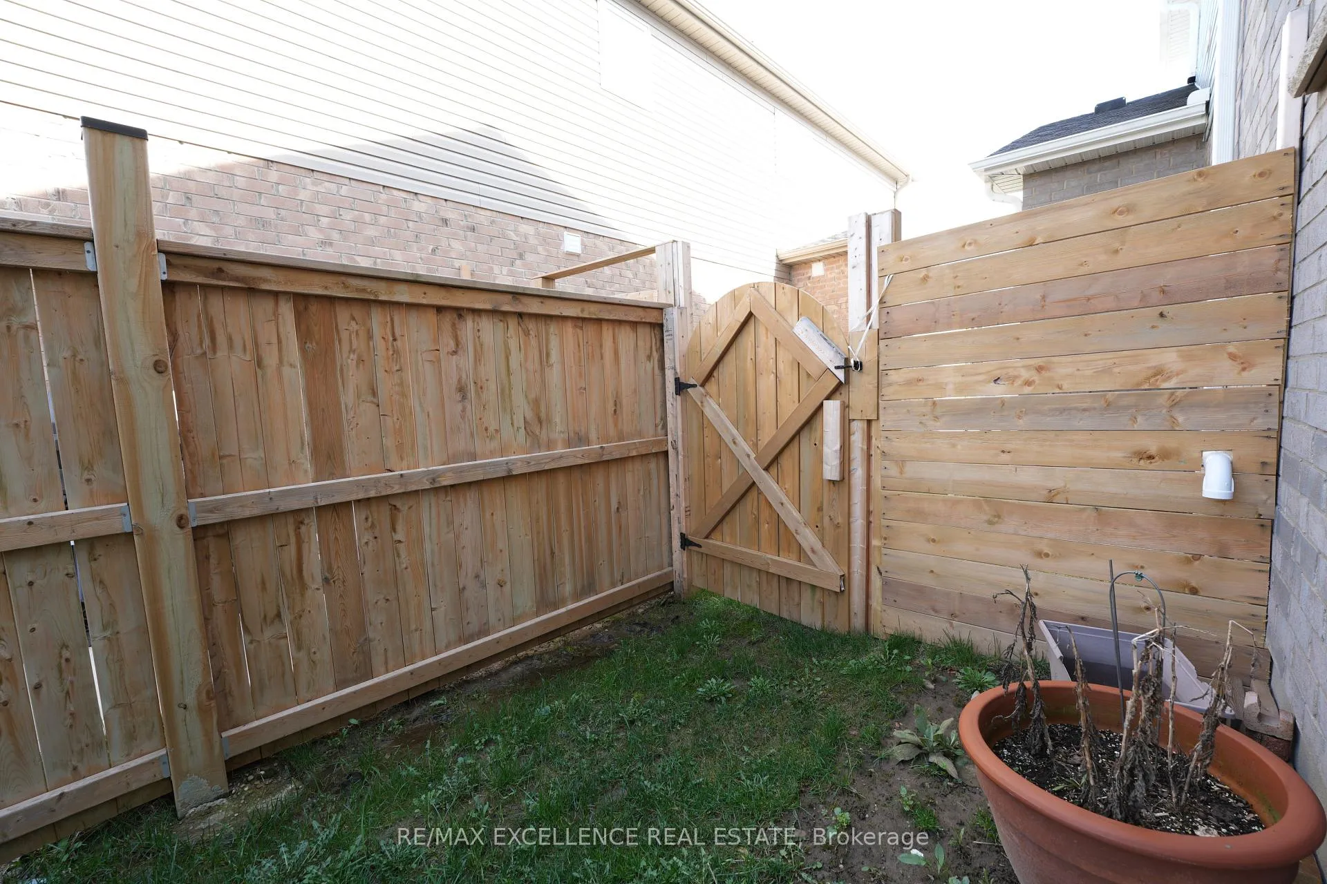 Photo 35 of 1689 Aukett Drive, London, North D — HOMEH