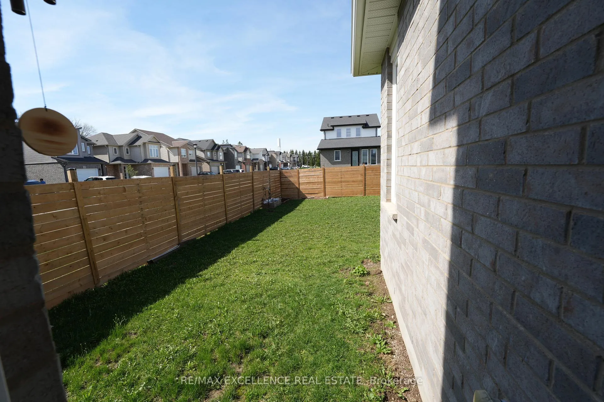 Photo 37 of 1689 Aukett Drive, London, North D — HOMEH