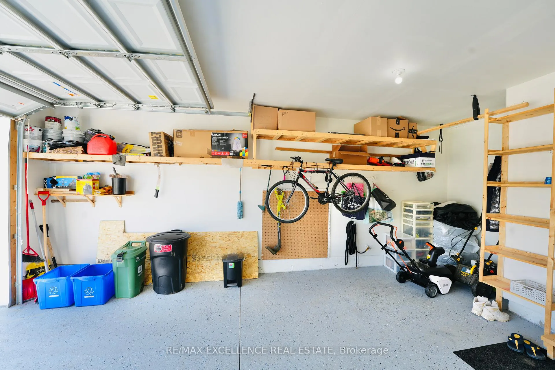 Photo 39 of 1689 Aukett Drive, London, North D — HOMEH