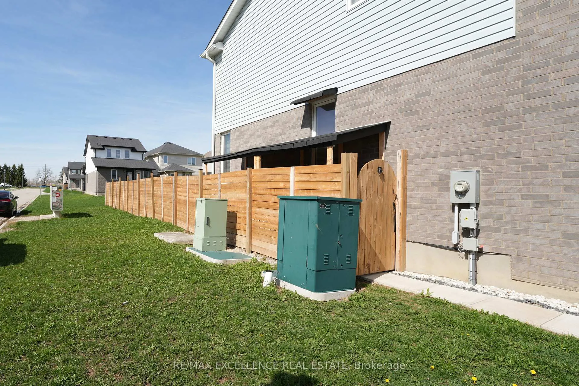 Photo 45 of 1689 Aukett Drive, London, North D — HOMEH