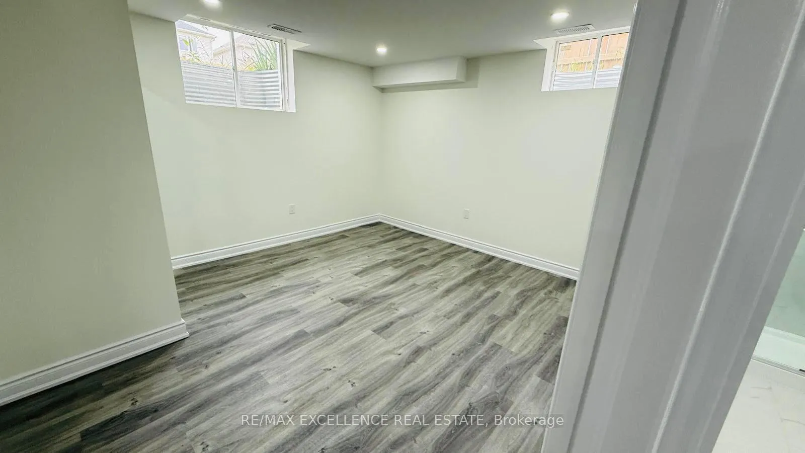 Photo 48 of 1689 Aukett Drive, London, North D — HOMEH