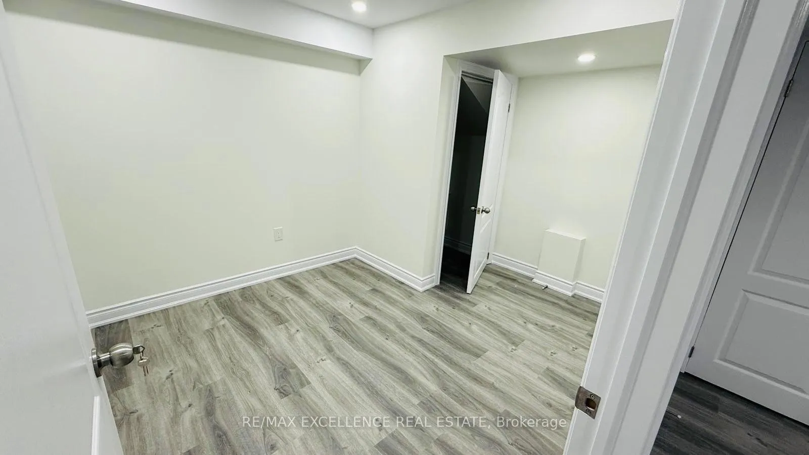 Photo 49 of 1689 Aukett Drive, London, North D — HOMEH