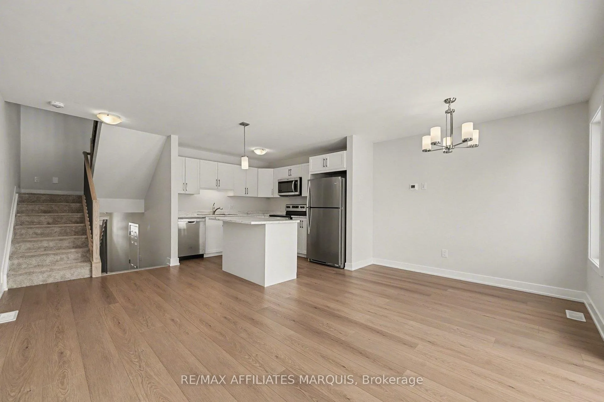 Photo 3 of 97 Whitcomb Crescent, Smiths Falls — HOMEH