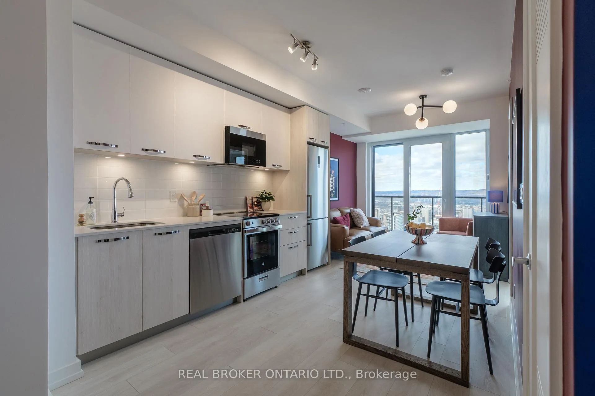 Front of Unit 2701, 75 James Street S