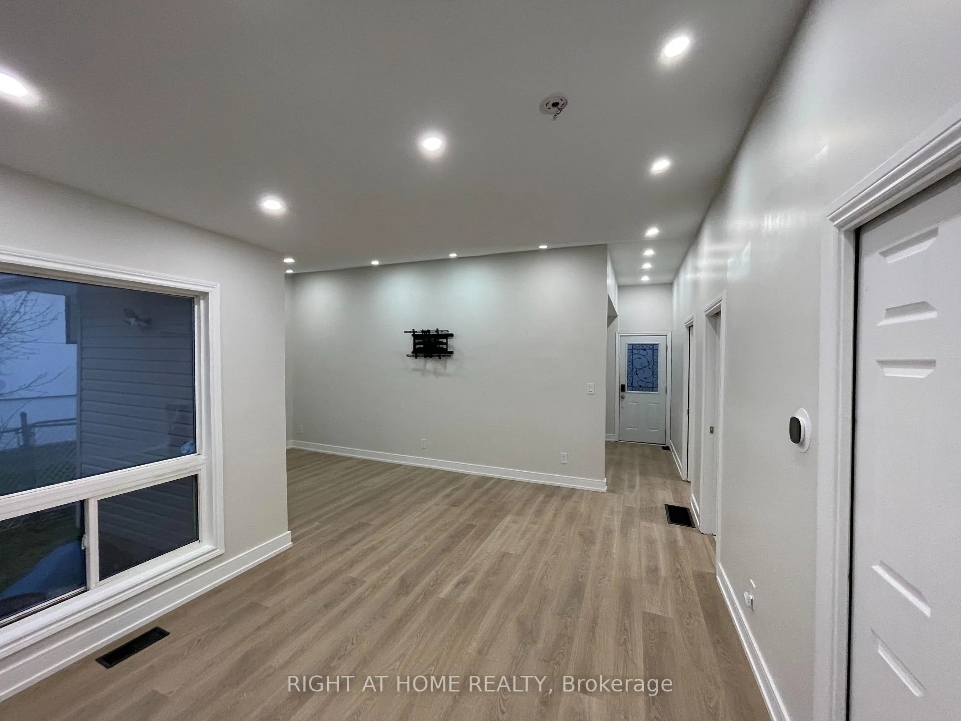 Photo 5 of 154 Garden Avenue, Georgina, Keswick North — HOMEH