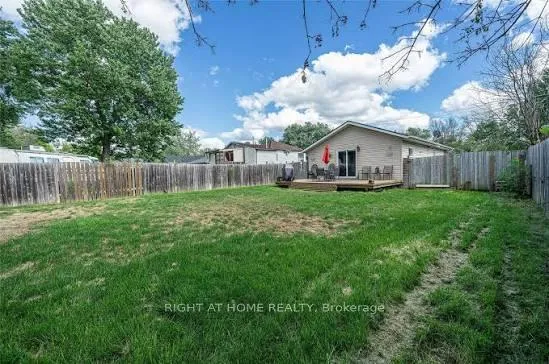 Photo 11 of 154 Garden Avenue, Georgina, Keswick North — HOMEH